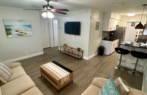 Lauderdale-by-the-Sea Apartment | Poinciana LLC