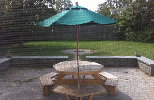 The Point House | Point Cottage In Newport, Pet Friendly Walk To Water. Discounts for long stays.