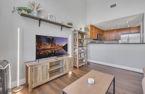 Point Loma Heights Condo | Point Loma 2BR Townhome w/Parking, Prime Location