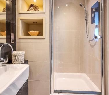 Croyde Apartment | Point View - Award Winning Apartments with Private Hot Tub & Parking