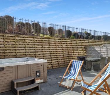 Croyde Apartment | Point View - Award Winning Apartments with Private Hot Tub & Parking