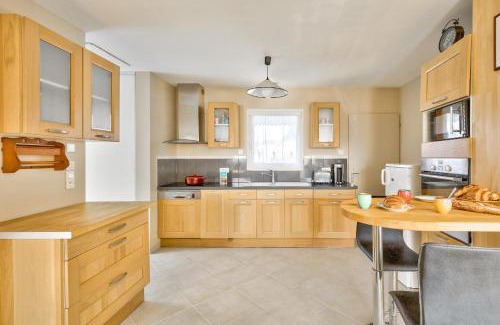 Plomeur House | Pointe de la Torche à 5km- Maison pour 4- Surf