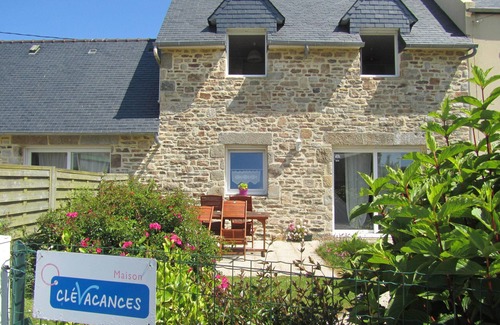 Saint-Pabu Cottage | Pointe Finistere, seaside, quality cottage 2/4pers in St-Pabu, 29830