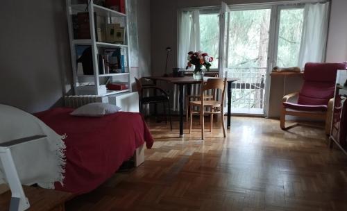Milanowek Apartment | Pokój w domu z ogrodem w Milanówku
