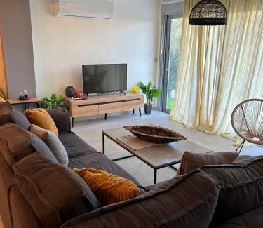 Xiro Chorio Apartment | Pol and Mari House