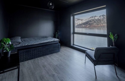 Botnhamn House | Polar Panorama Lodge