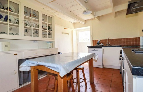 Veryan Cottage | POLCREEK FARMHOUSE, pet friendly, with open fire in Veryan