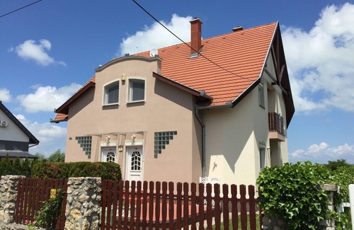 Balatonmariafurdo Apartment | Poldis Villa only 50 m to the lake (DHH Maria)