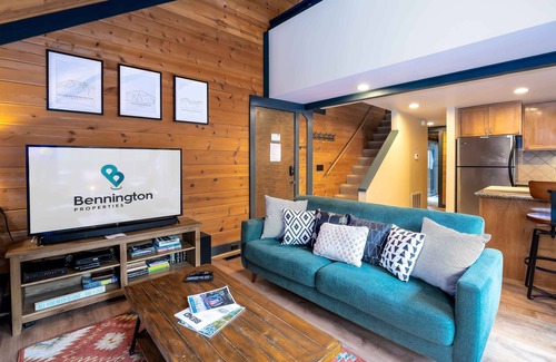 Overlook Park Condo | POLE06 - Classic Pole House Cabin, Dog Friendly, Private Hot Tub & Gas BBQ