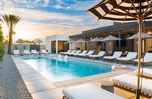 La Quinta House | Polo Villa Aura 2 Homes Pickleball Putting Green Sleeps 32