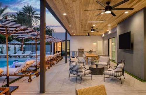 La Quinta House | Polo Villa Aura 2 Homes Pickleball Putting Green Sleeps 32