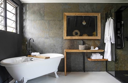 Orient Bay House | Pomme Cannelle Luxury Suites & Spa