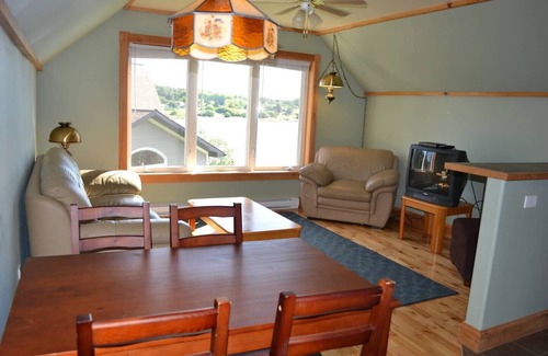 Pomquet Cottage | Pomquet Beach Cottages - Lovely loft apartment above garage