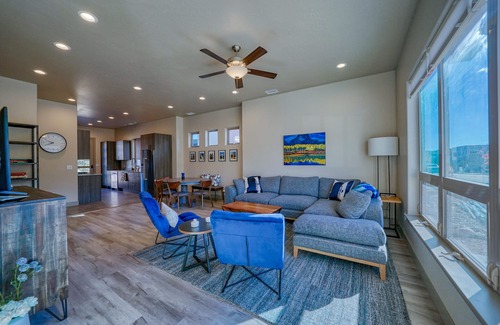 Poncha Springs House | Ponchita House- 6 beds, 6 baths! Located in the Crossroads of the Rocky Mountains