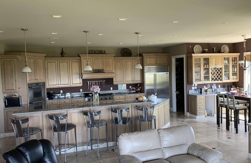 Selah House | Pond Suite at Chateau Valhalla