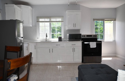 Yallahs Apartment | Pond View Apartment unit #2