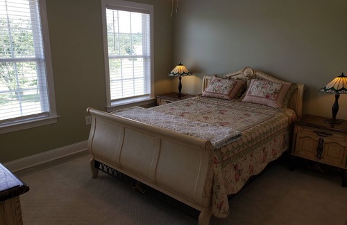 Ridgeway House | Pond View Room
