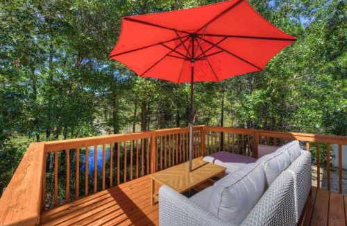 Huntcliff House | Pondside at Sweetoak