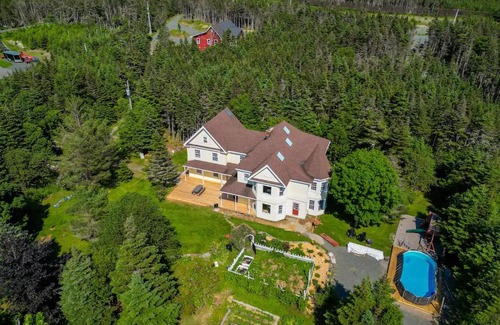 Portugal Cove - St. Philips House | Pondside Bliss Wprivate Pool - Magical Getaway