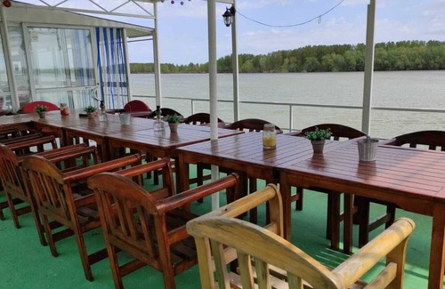 Mahmudia Boat Rental | Pontonul lui Cristian - Oaza ta de liniște și relaxare din inima Deltei Dunăriin