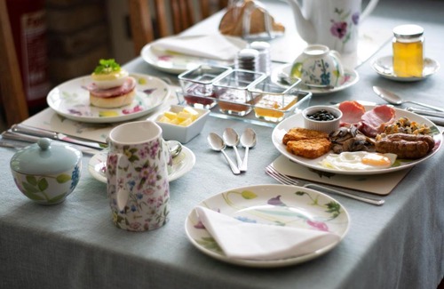 Ammanford Bed & Breakfast | Pontyclerc Farm House Bed and Breakfast