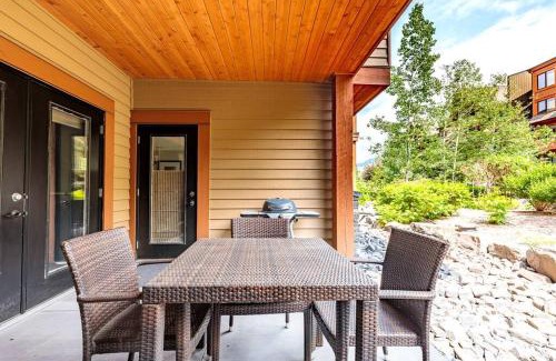 Canmore Apartment | Pooches Paradise - Pet Friendly Hot Tub & Pool