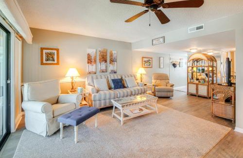 Welaka Apartment | Pool Access and Lanai Riverfront Welaka Condo!