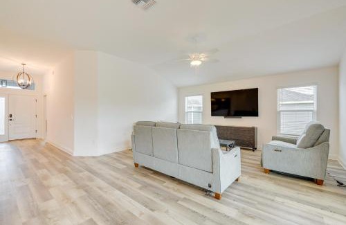 Okahumpka House | Pool Access and Screened Patio Home in The Villages