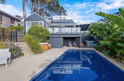 Malua Bay House | Pool and Hot Tub Over Malua Bay