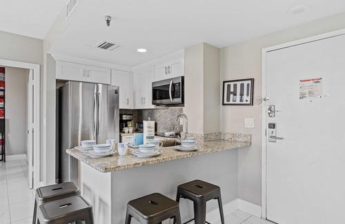 Florida Center Condo | Pool and lake view! Near Universal and I-Drive!