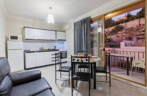 Santa Maria Estate Apartment | Pool and Sea, charming Merill Apart 5