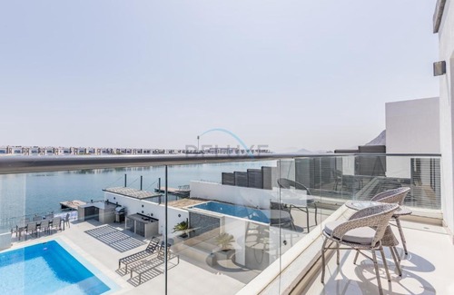 Sharm Villa | Pool and Sea Views 4BR and Maids Room Villa with Private Pool, Kid's Pool and BBQ Facility, Sharm - Al Dana Villa, Al Dana Island by Deluxe Holiday Homes