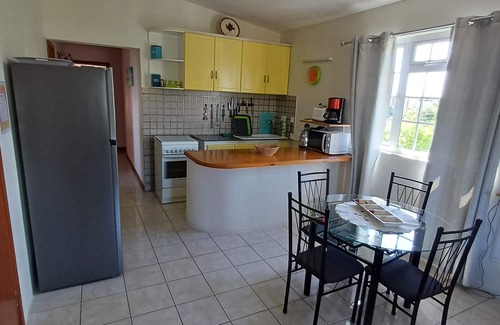 Albion Apartment | Pool Apartment In Villa ALBION West Coast