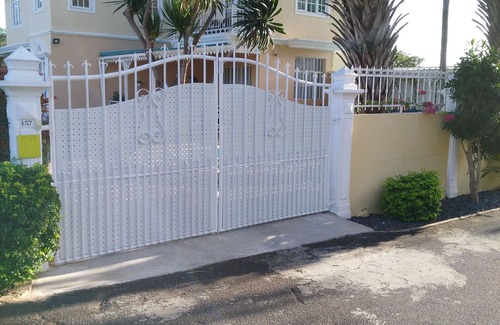 Albion Apartment | Pool Apartment In Villa ALBION West Coast