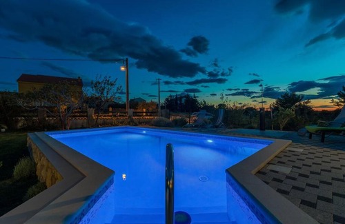 Podgradina Apartment | Pool apartments w/ 2000m fully fenced garden *Nika