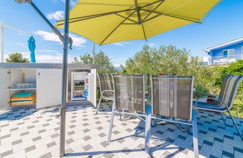 Podgradina Apartment | Pool apartments w/ 2000m fully fenced garden *Nika