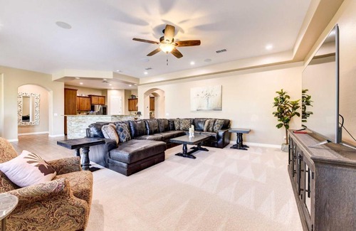 Queen Creek House | Pool, BBQ and Bar Family Home in Queen Creek