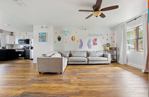 St. Cloud House | Pool+Fire Pit+Grill+Walk to Lake+Close to Disney+Pet Friendly