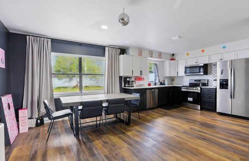 St. Cloud House | Pool+Fire Pit+Grill+Walk to Lake+Close to Disney+Pet Friendly