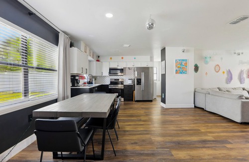 St. Cloud House | Pool+Fire Pit+Grill+Walk to Lake+Close to Disney+Pet Friendly