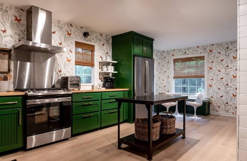 Round Top House | Pool + Grill + Fire Pit | Summer Vacay | Sleeps 6| Oak View Main House