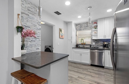 Forest City House | Pool+Grill+Huge yard+outdoor movies+Plenty parking space
