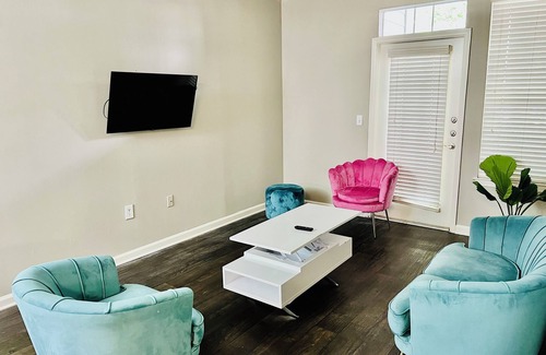 Buford Highway Apartment | Pool, Gym, BBQ Grill, LUX, Near ZOO, Aquarium