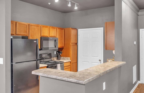 Arcadia Apartment | Pool, Gym & Central Location! 2- King Beds