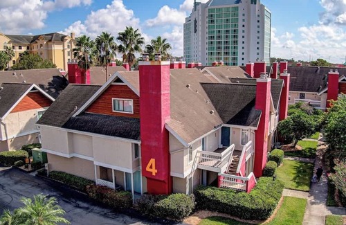 Florida Central Atlantic Coast Apartment | Pool & Gym—Mins Away to Orlando’s Top Attractions!