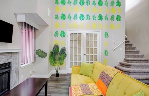 Florida Center Apartment | Pool & Gym: Your Perfect Getaway in Orlando!