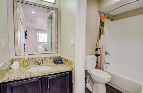 Florida Center Apartment | Pool & Gym: Your Perfect Getaway in Orlando!