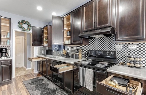 Southside House | POOL HAPPY HOME near Lackland & Downtown