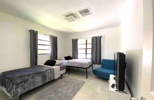 Park East House | Pool Home Close to Beach Hard Rock Casino Pets OK