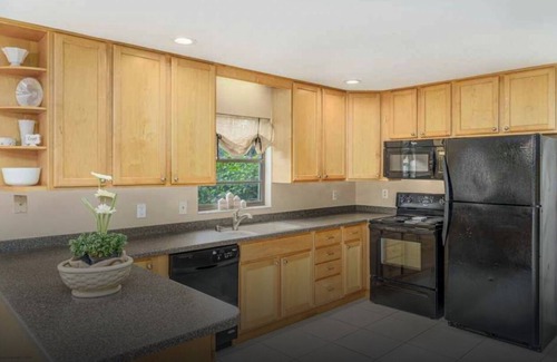 Interchange Square House | Pool home close to the beach